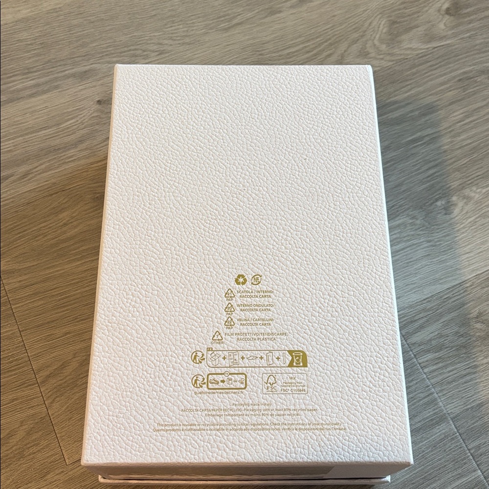 White Dior Shoe Box, 2 Dust Pouches, Ribbon, receipt sleeve and care card set - Picture 11 of 13